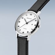 Foto de Reloj Bering Titanium 34mm y correa de piel negra