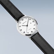 Foto de Reloj Bering Titanium 34mm y correa de piel negra