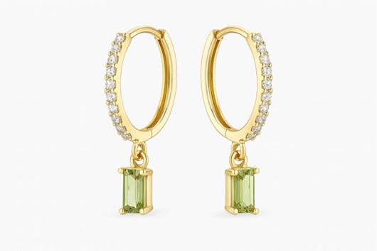 Foto de Pendientes de aro en oro amarillo 18kt, circonitas colganttes en talla bagué verde olivina y circonitas blancas