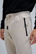 Foto de Pantalón Jogger Slim Fit Beige para Hombre