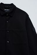 Foto de Sobrecamisa negra de tejido estructurado
