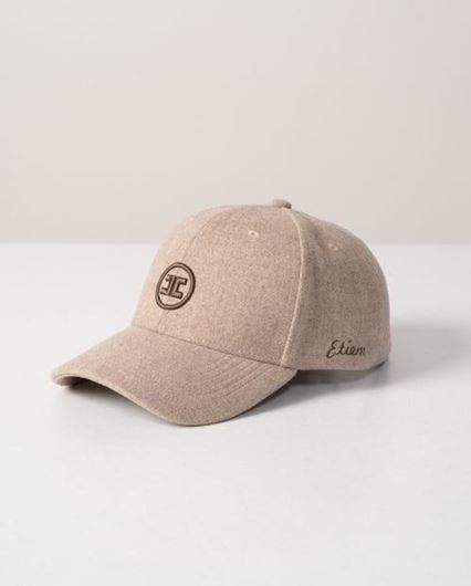 Foto de Gorra de franela con logo ETIEM bordado – Visón