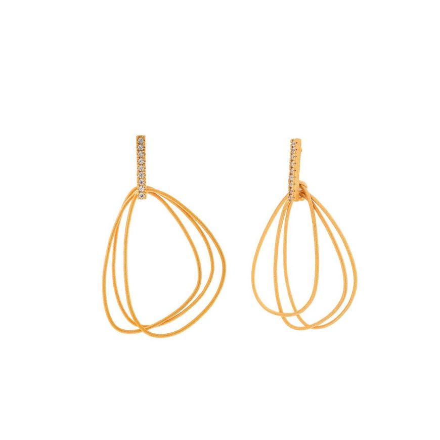 Foto de Pendientes plata chapado dorado mate barra circonitas