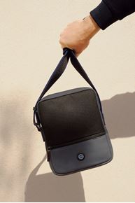 Cuadro para la categoría Bolsos y Mochilas hombre