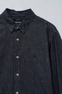 Foto de Camisa vaquera negra de algodón con corte regular y cuello clásico