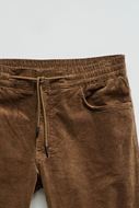 Foto de Pantalones jogger de pana marrón medio con cordón