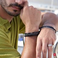 Foto de Pulsera cuero y acero negro con bolitas piedra natural 19cm