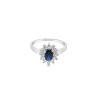 Foto de Anillo de oro blanco de 18K con zafiro 0,50ct  azul royal en talla oval y 12 diamantes en talla brillante 0,30ct, Color G, Pureza VS