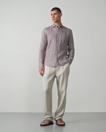 Foto de Camisa sport relaxed fit en lino estampado de florecitas