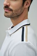 Foto de Polo Regular Fit sport tape blanco