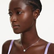 Foto de Colgante Ariana Grande x Swarovski Perla de cristal, Talla redonda, Flor, Blanco, Baño de rodio