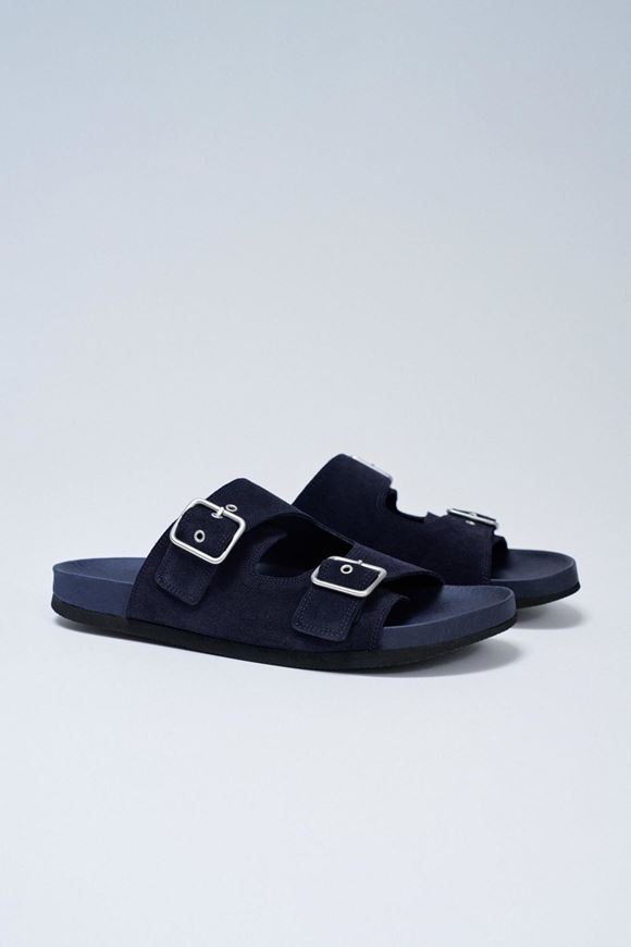 Foto de Sandalias de antelina azul con hebilla