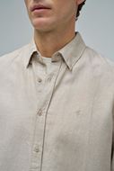 Foto de Camisa regular fit arena mezcla lino y algodón