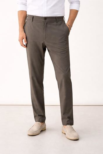 Foto de Pantalón slim fit cintura elástica tejido técnico caqui