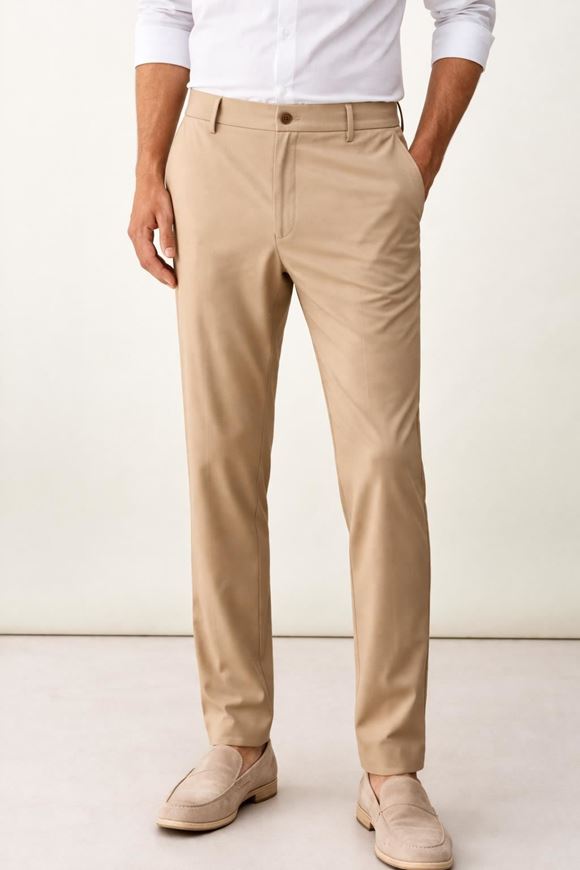 Foto de Pantalón slim fit cintura elástica tejido técnico beige