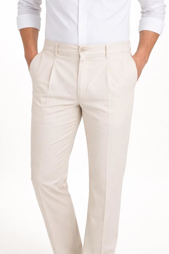Foto de Pantalón blanco roto slim fit cintura elástica