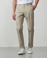 Foto de Pantalón sport extra slim en twill de algodón elástico color beige
