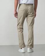 Foto de Pantalón sport extra slim en twill de algodón elástico color beige
