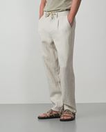 Foto de Pantalón de una pinza con cordón y goma en la cintura de lino color arena