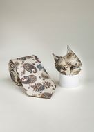 Foto de Corbata de seda beige con cañuelo  motivo paisley 