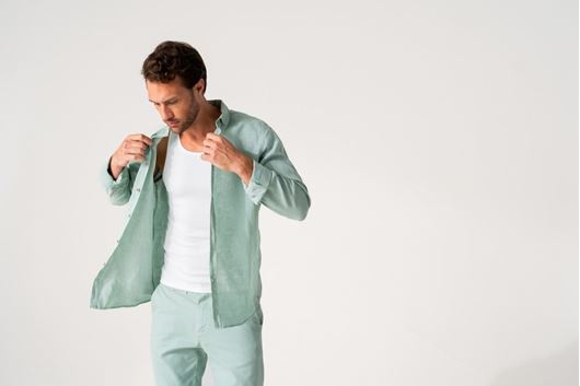 Foto de Camisa 100% lino verde agua 