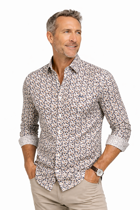 Foto de Camisa blanca con estampado diente de león negro y rosa