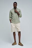 Foto de Camisa regular fit en mezcla de lino verde caqui