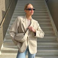 Foto de Bolso cruzado Cluse Sacroisé Petite beige y detalles dorados