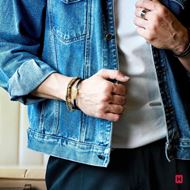 Foto de Pulsera de acero con baño dorado y ojo de tigre