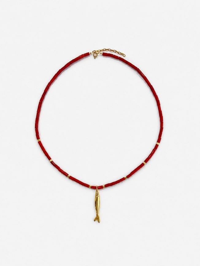 Foto de Collar cuentas de coral y colgante dorado pez