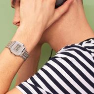 Foto de Reloj unisex retro Casio digital acero plateado