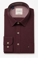 Foto de Camisa con bolsillo microestructura burdeos oscuro regular fit