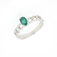 Foto de Sortija de oro blanco, esmeralda 0,40ct y brillantes 0,31ct