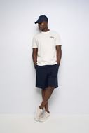 Foto de Camiseta con logo bordado blanca