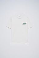 Foto de Camiseta con logo bordado blanca