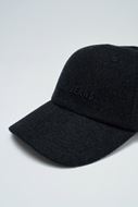 Foto de Gorra de lana con logo borgado color negro