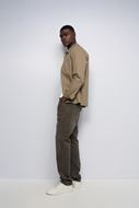 Foto de Pantalones Regular Fit S-Activ cierre abotonado marrón lavado