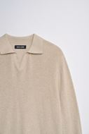 Foto de Jersey de punto cuello polo en V beige