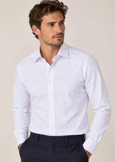 Foto de Camisa vestir blanca slim fit y tapeta con botones ocultos