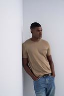 Foto de Camiseta de manga corta en punto tricotado beige oscuro