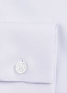 Foto de Camisa vestir blanca slim fit y tapeta con botones ocultos