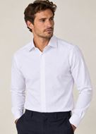 Foto de Camisa vestir blanca slim fit y tapeta con botones ocultos