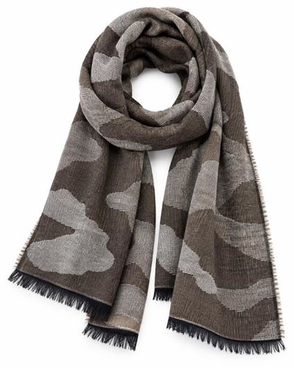 Foto de Fular de hombre estampado camuflaje abstracto gris y topo 60x190cm